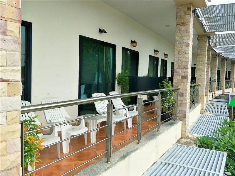 Green Residence Hotel Bang Rak Beach  Exterior foto