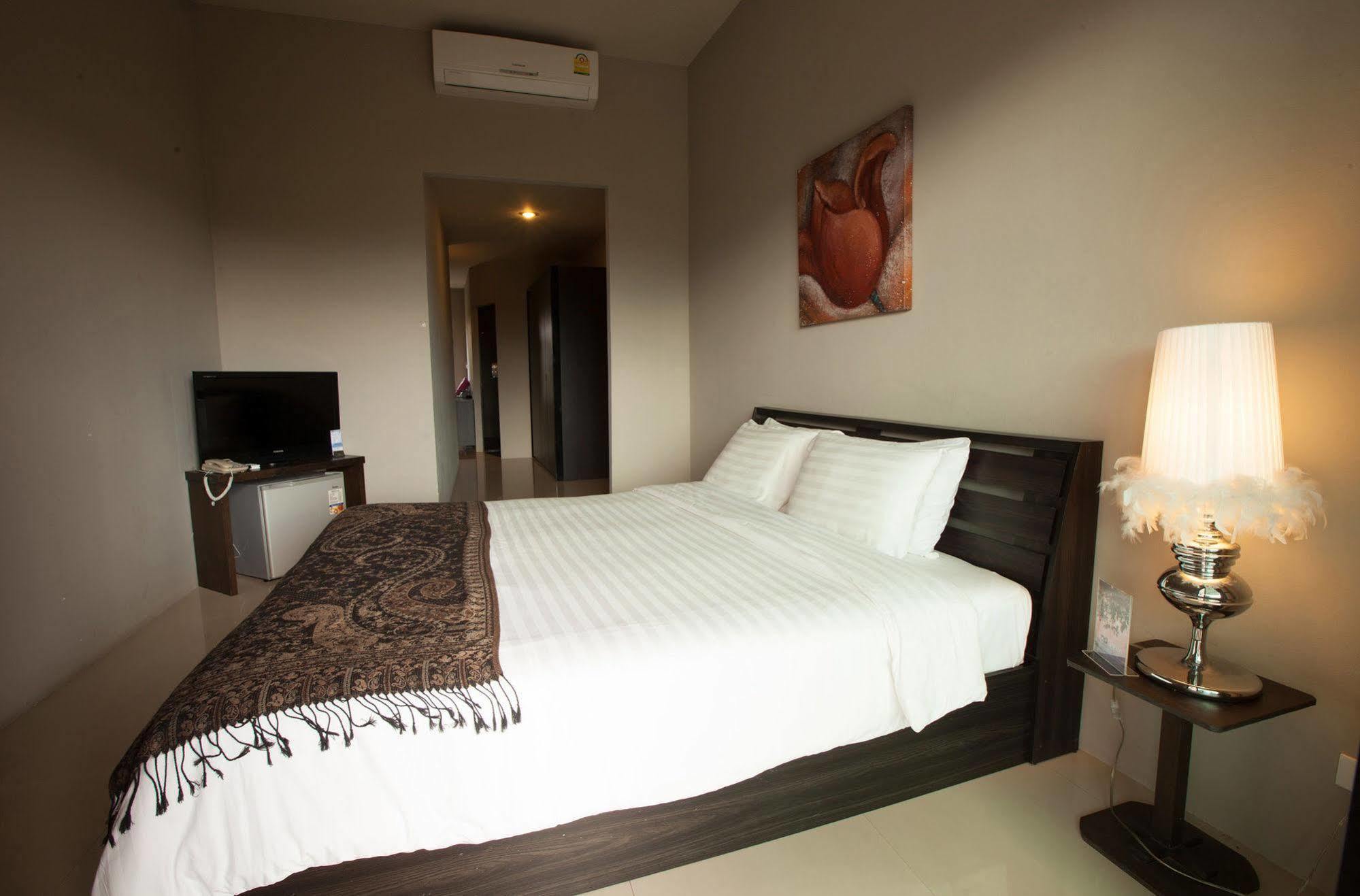 Green Residence Hotel Bang Rak Beach  Exterior foto